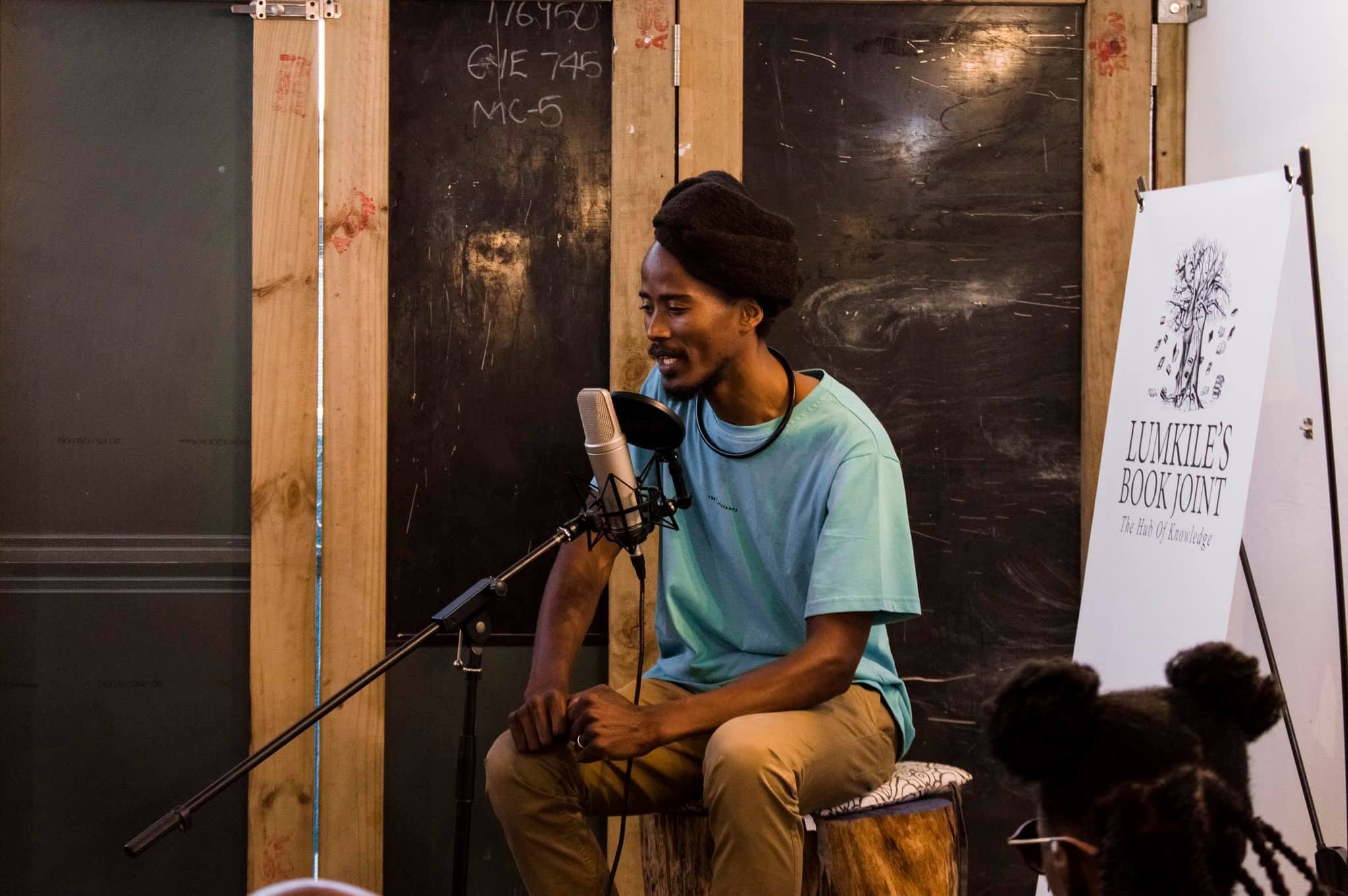 Ndlulamthi performing a live session at Lumkile's Book Joint